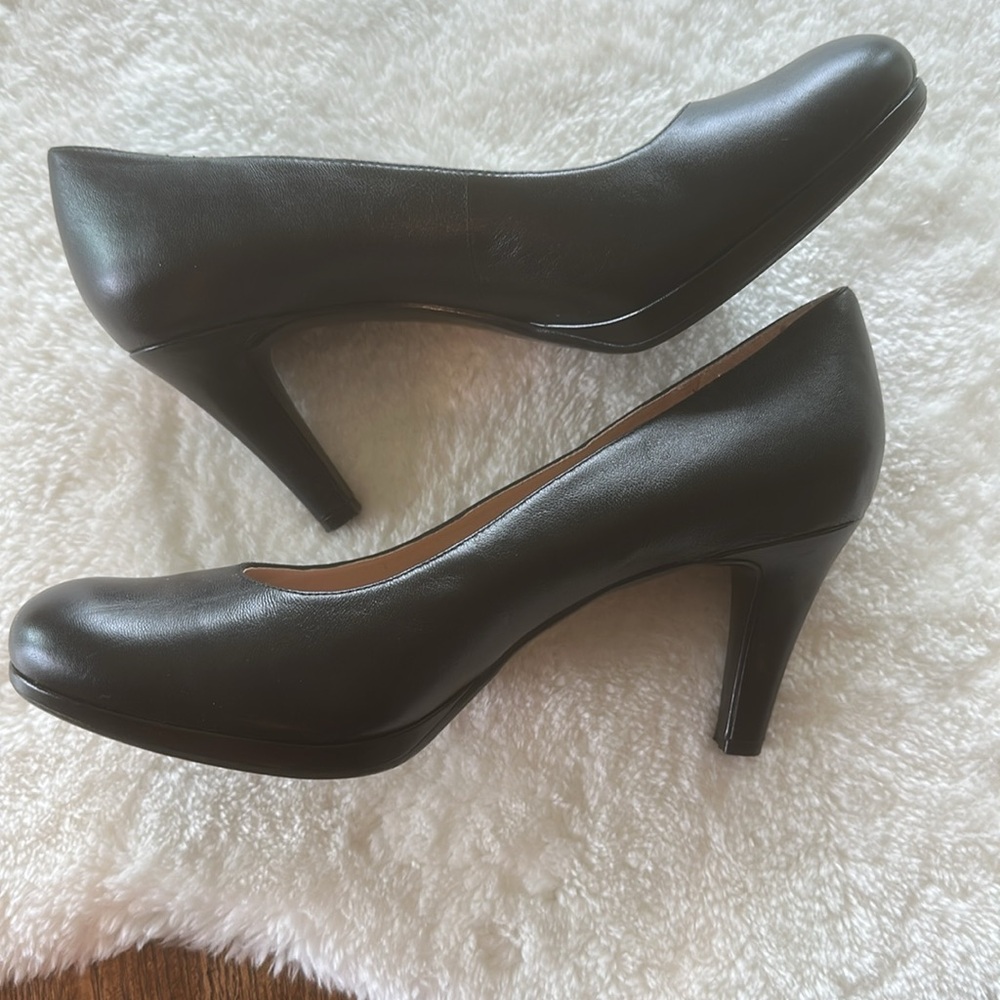 Naturalizer pumps
